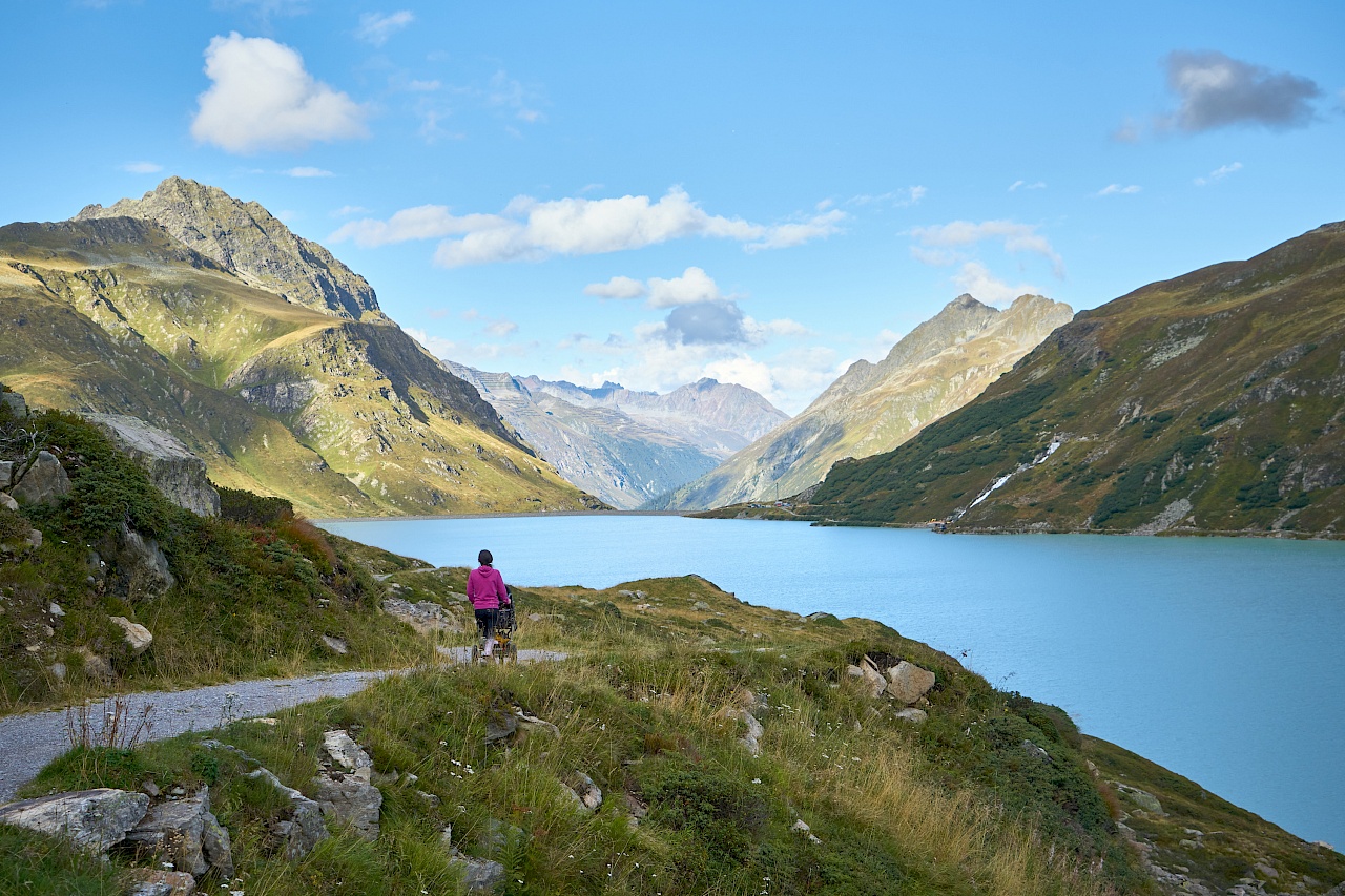 Kinderwagentauglicher Weg am Silvretta Stausee