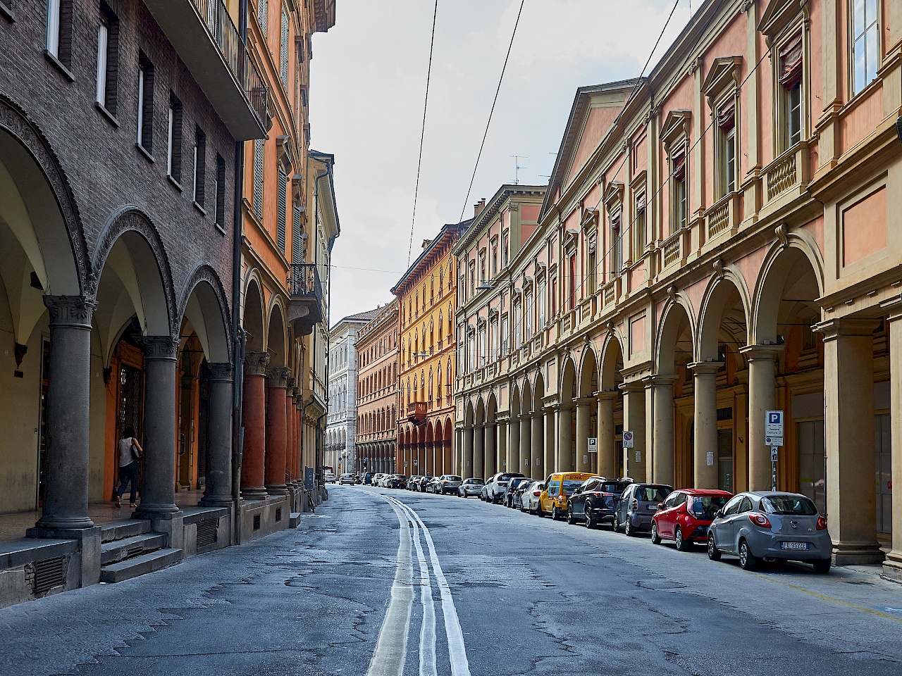 Wunderschöne Arkaden in Bologna (Italien)