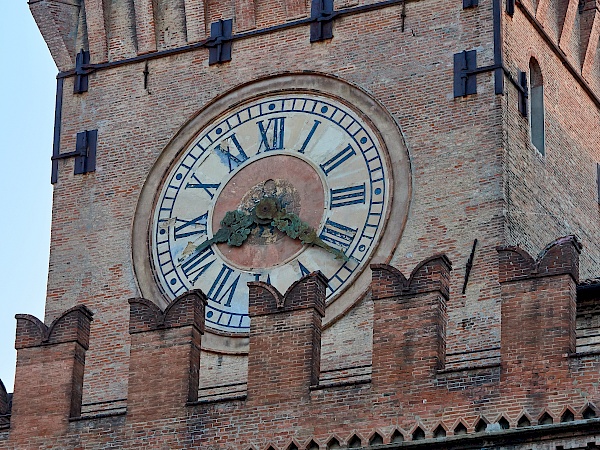 Turmuhr des Palazzo d’Accursio in Bologna  (Italien)