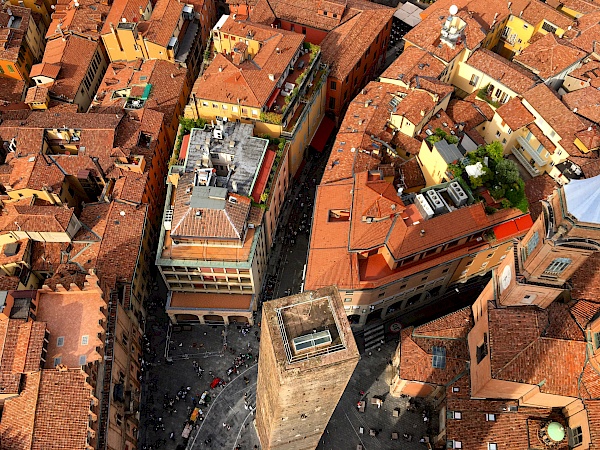 Aussicht vom Asinelli Turm in Bologna (Italien)