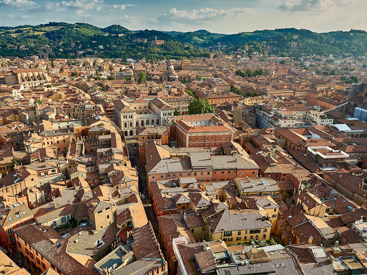 Aussicht vom Asinelli Turm in Bologna (Italien)