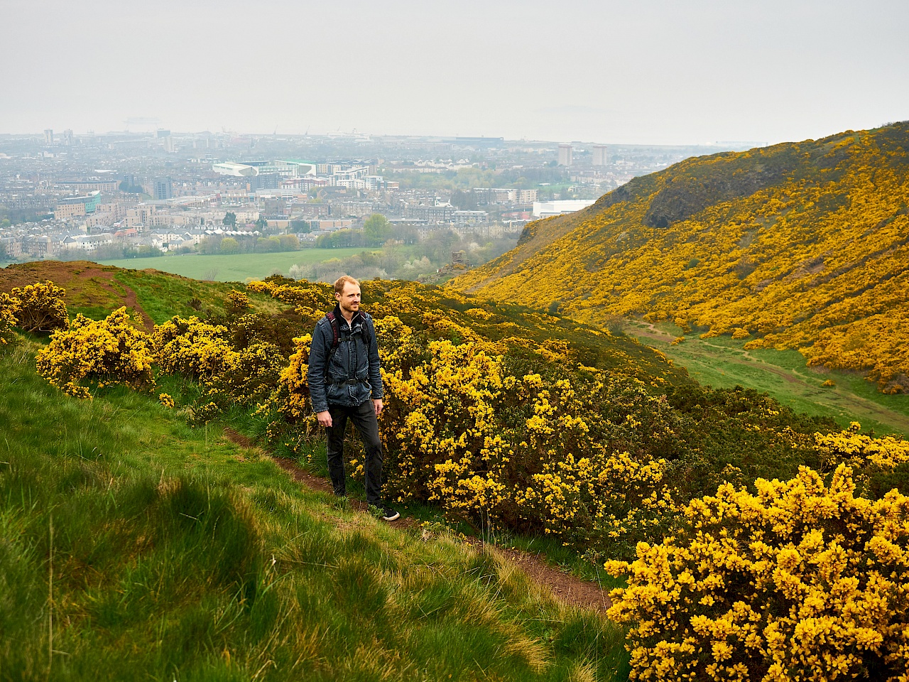 Wandern auf Arthur's Seat in Edinburgh (Schottland)