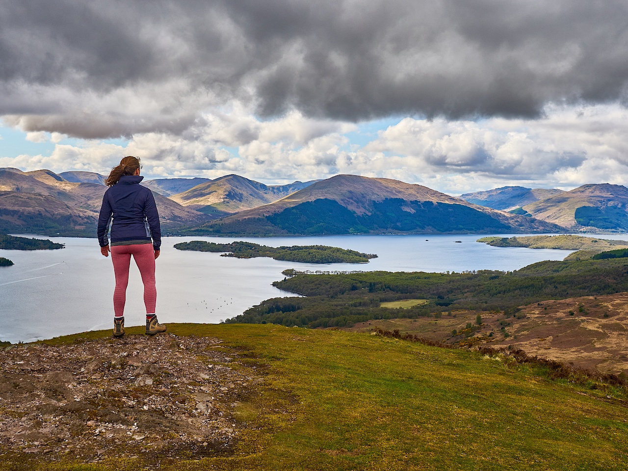 Aussicht vom Conic Hill auf Loch Lomond (Schottland)