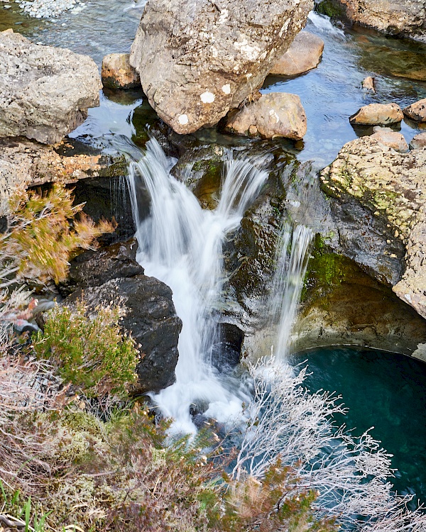 Wasserfälle bei den Fairy Pools auf der Isle of Skye (Schottland)