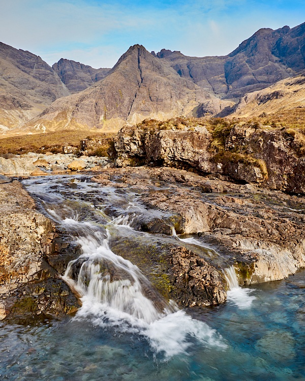 Wasserfälle bei den Fairy Pools auf der Isle of Skye (Schottland)