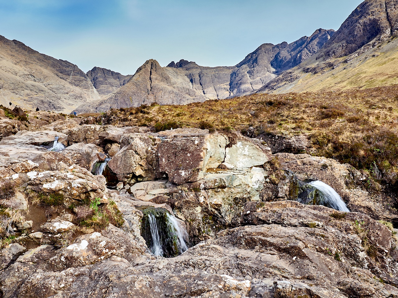 Wasserfälle bei den Fairy Pools auf der Isle of Skye (Schottland)