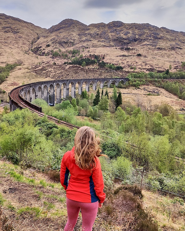 Aussicht auf das Glenfinnan-Viadukt in Schottland