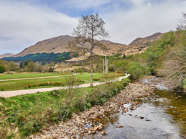 Weg zum Glenfinnan-Viadukt in Schottland