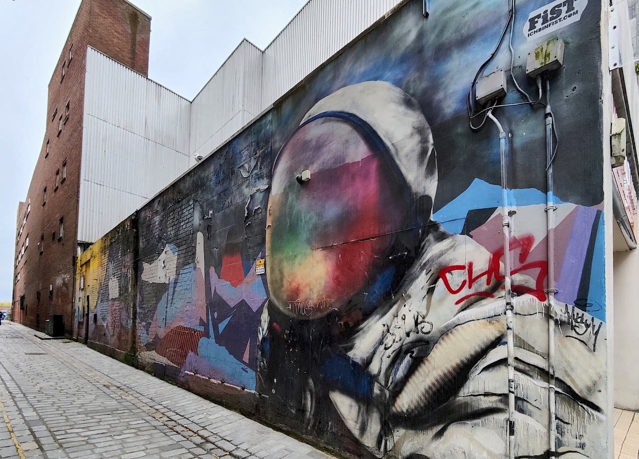Street Art in Glasgow - Space Man (Ali Wylie / Recoat)