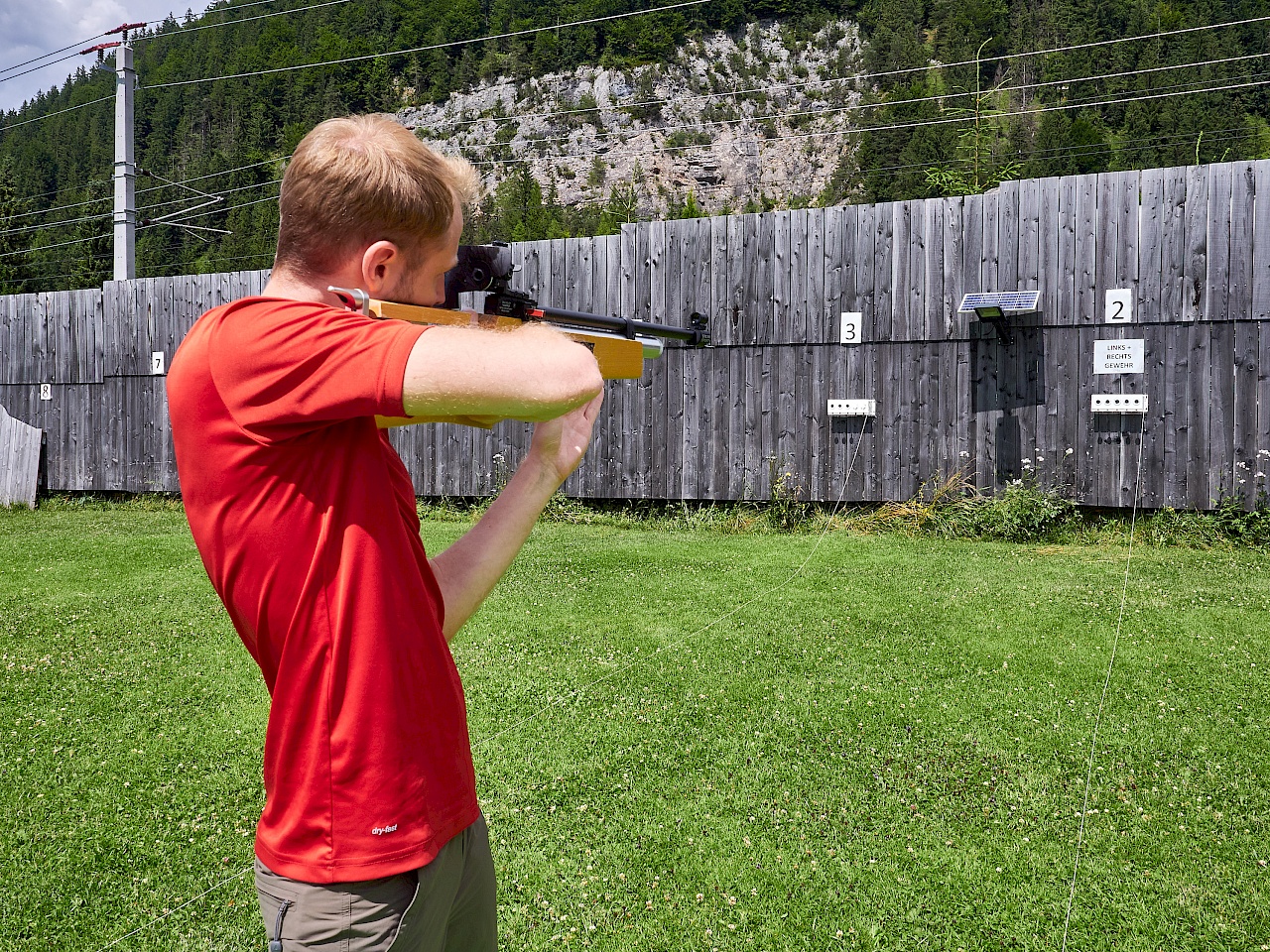 Schießübung beim Sommerbiathlon der nordic academy im PillerseeTal