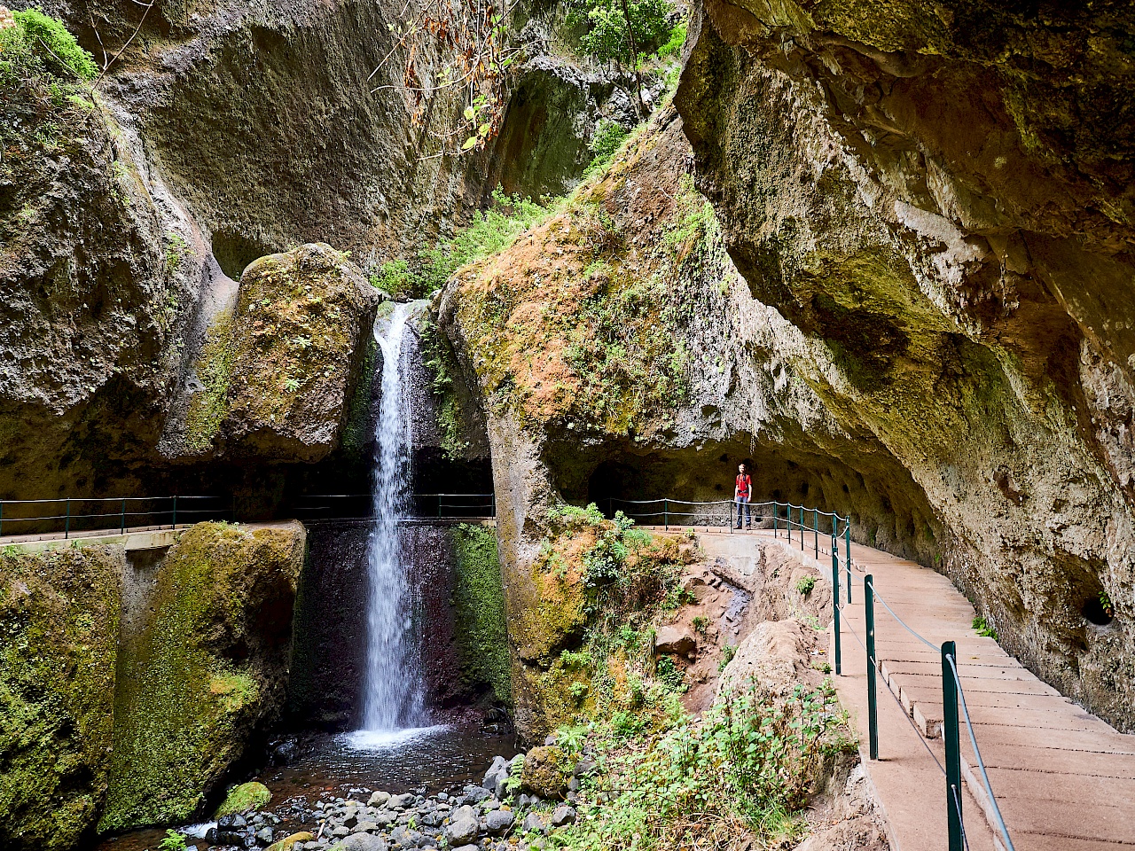 Wasserfall auf der Levada Nova auf Madeira