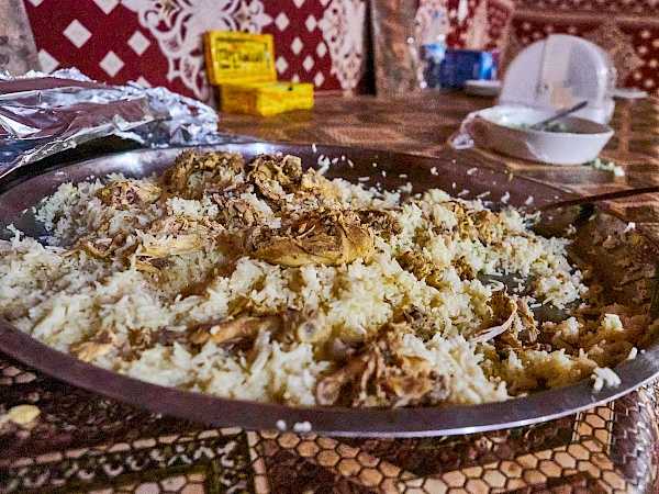 Essen im Wüstencamp im Wadi Rum in Jordanien