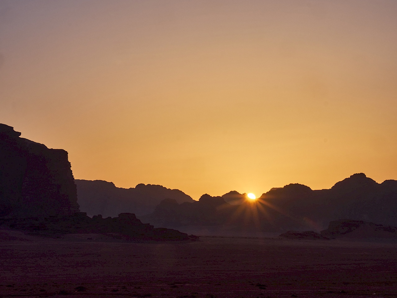 Sonnenuntergang im Wadi Rum in Jordanien