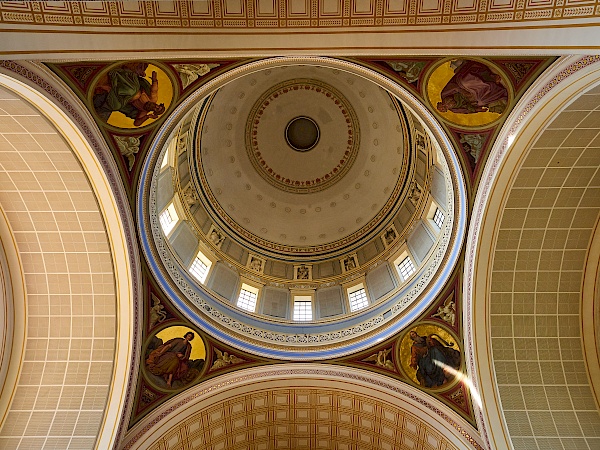 Im Inneren der St. Nikolai-Kirche in Potsdam