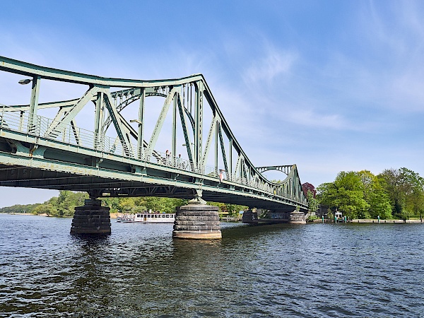 Die Glienicker Brücke auf Potsdamer Seite