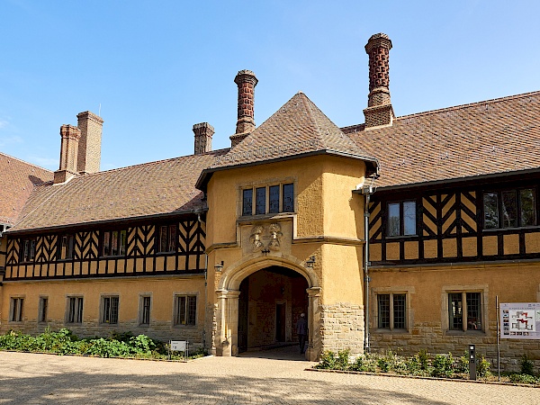 Eingang des Schloss Cecilienhof in Potsdam