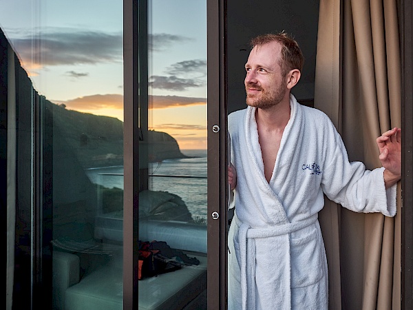 Blick vom Balkon des Caloura Hotel Resort auf São Miguel (Azoren)