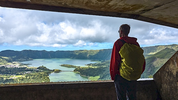 Aussicht vom Lost Place Hotel Monte Palace auf São Miguel (Azoren)