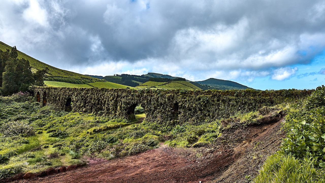 Aqueduto do Carvão auf São Miguel (Azoren)