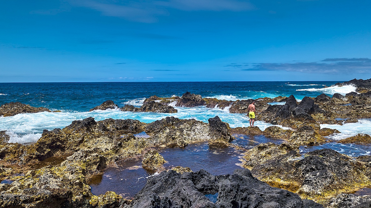 Thermalquelle Ponta da Ferraria auf São Miguel (Azoren)