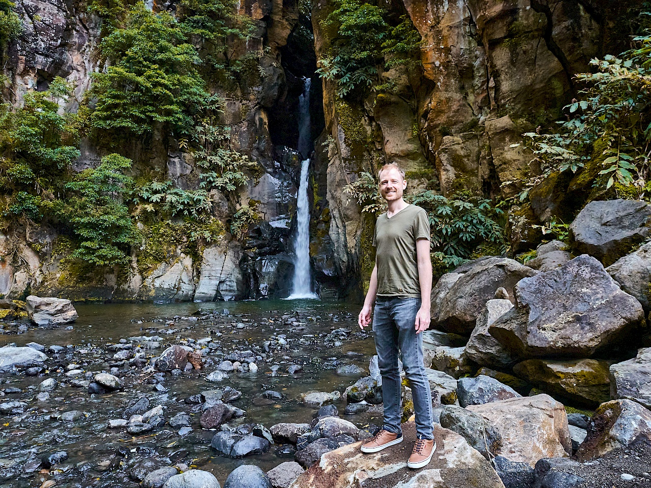 Der Wasserfall Cascata do Salto do Cabrito auf São Miguel (Azoren)